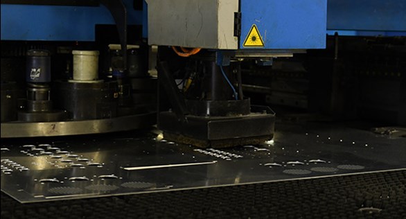 沖壓機(jī)對(duì)于切割相對(duì)簡單的零件特別有效，否則零件將被激光或水刀切割